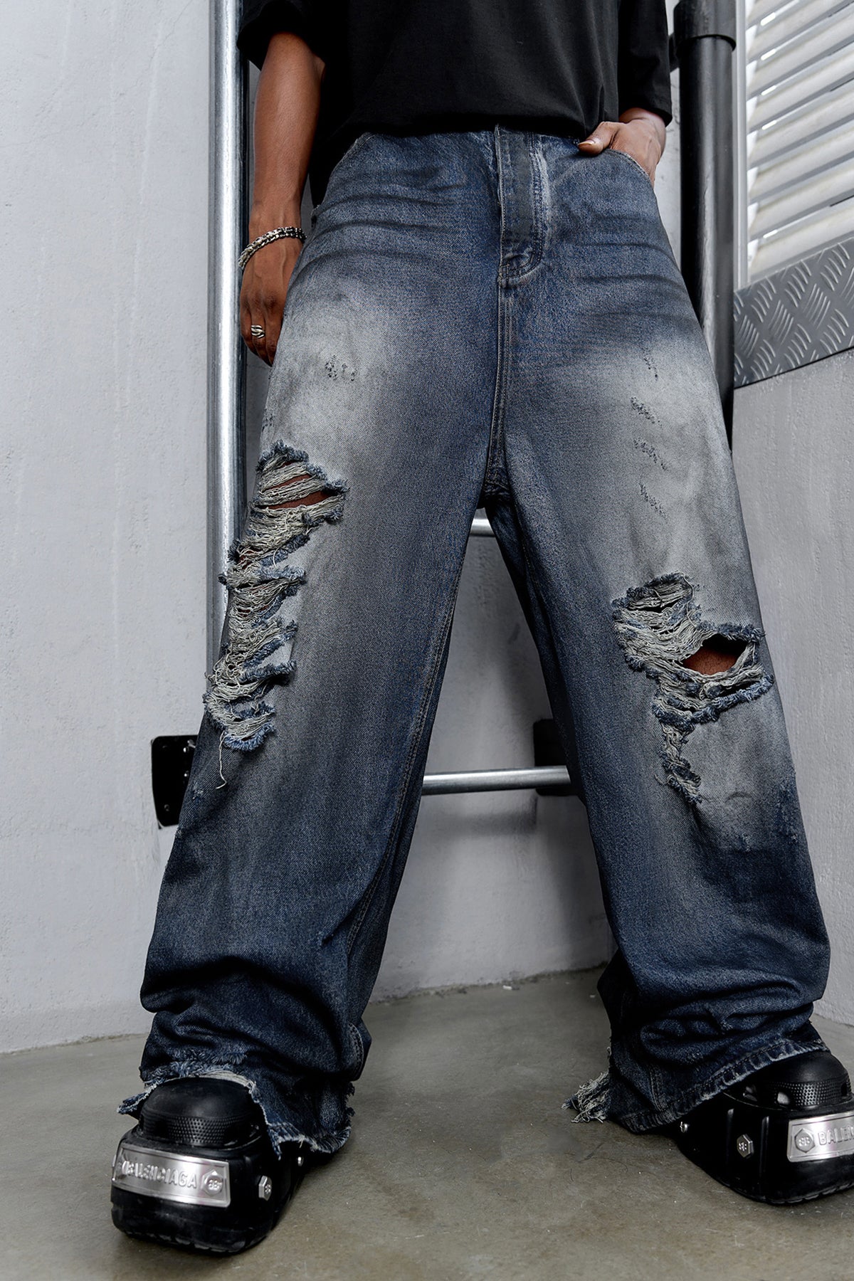 Distressed Damage Loose Wide Leg Jeans With Button Closure