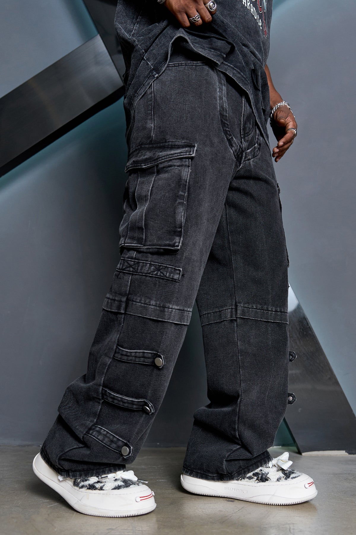 Structured Grommet Strap Cargo Jeans