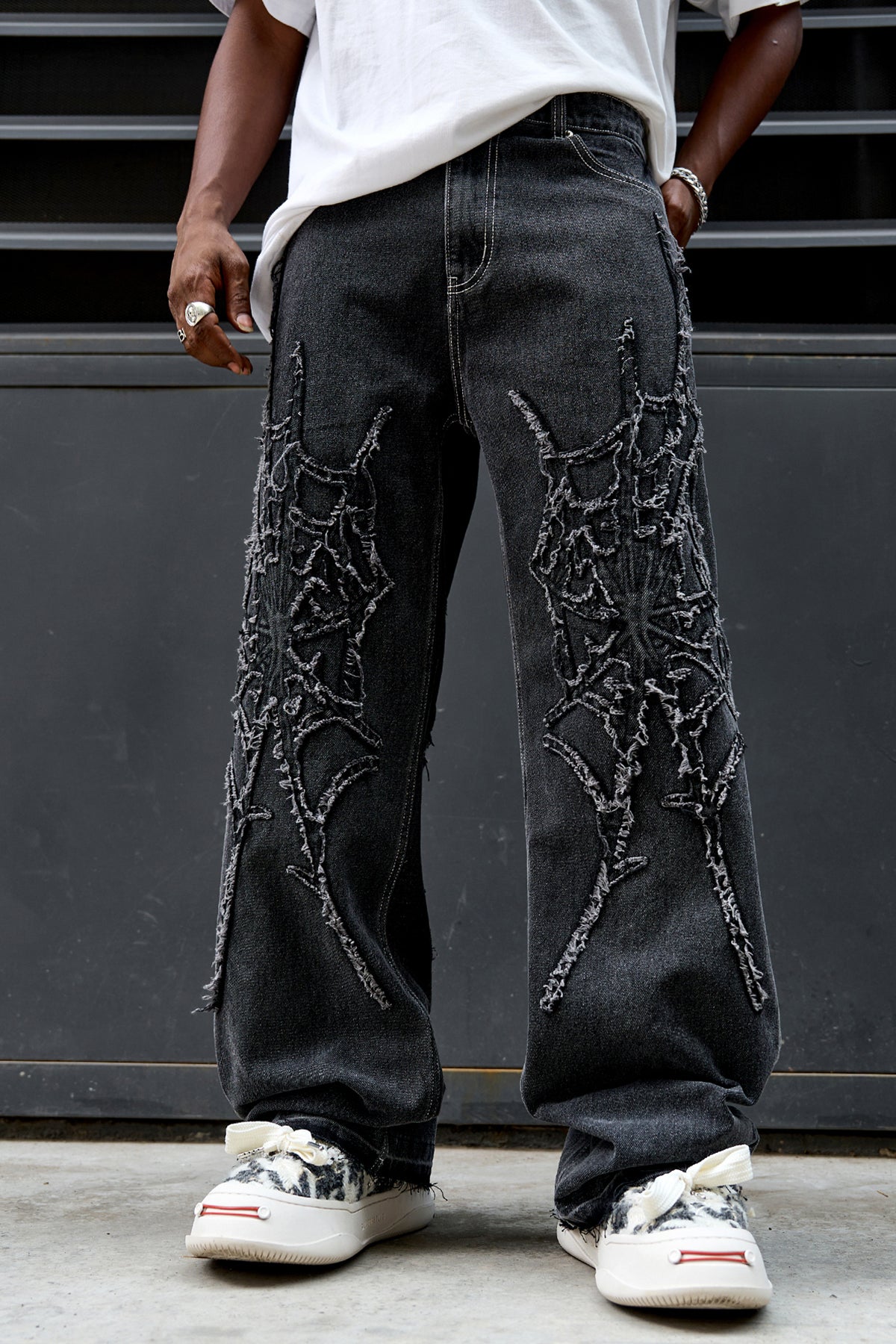 Raw Edge Embroidery Denim Jeans Black