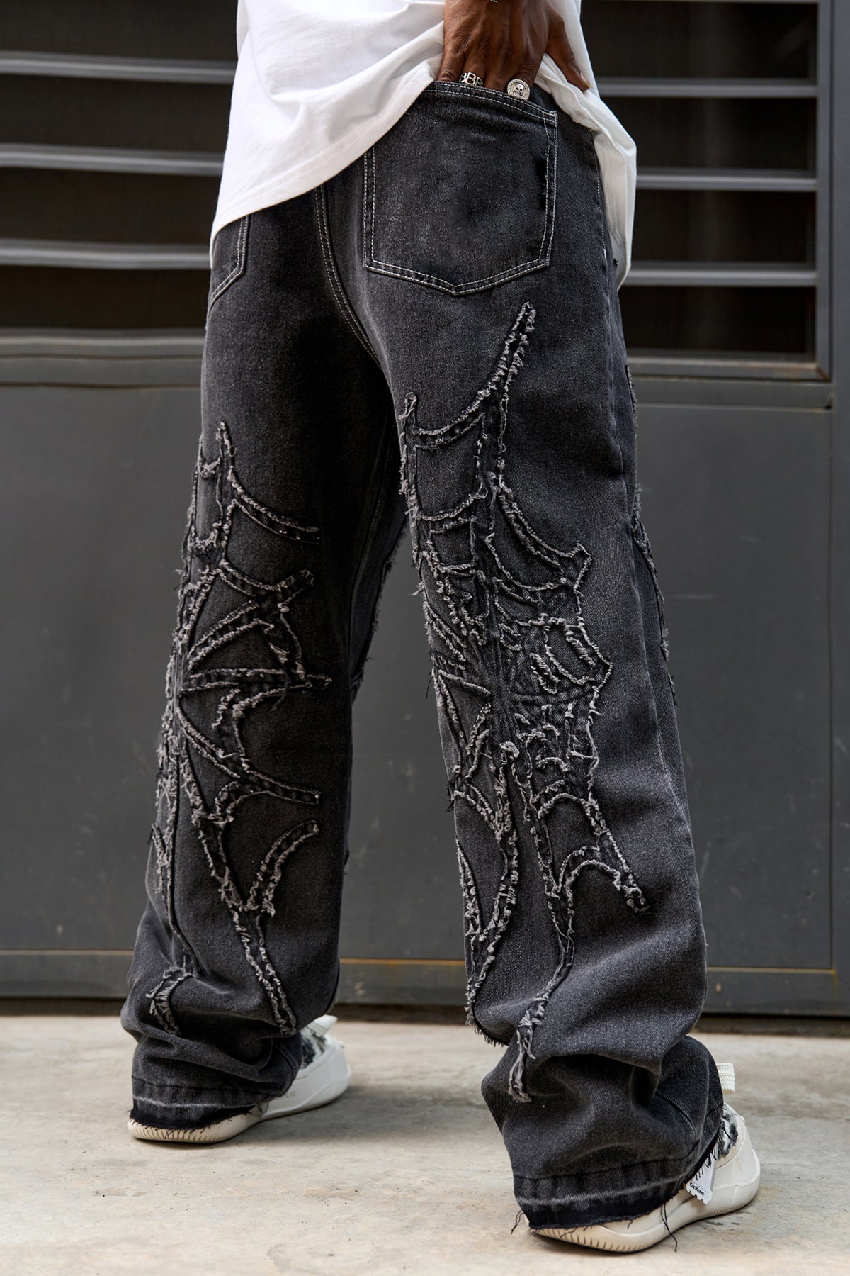 Raw Edge Embroidery Denim Jeans Black